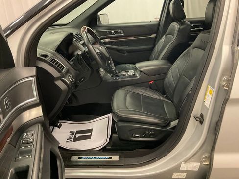 Used 2018 Ford Explorer Platinum image 4
