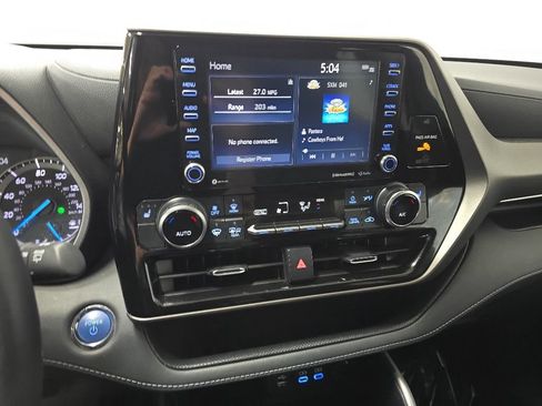 Used 2022 Toyota Highlander XLE AWD/4WD image 25