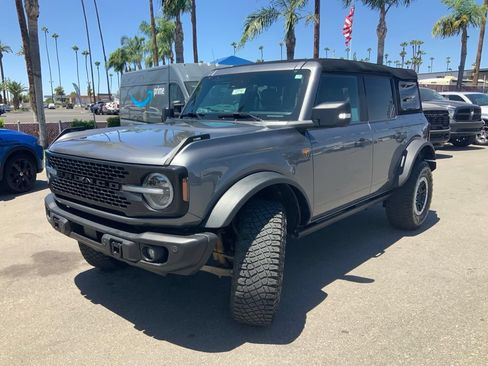 Used 2023 Ford Bronco Badlands w/ Sasquatch Package AWD/4WD image 3