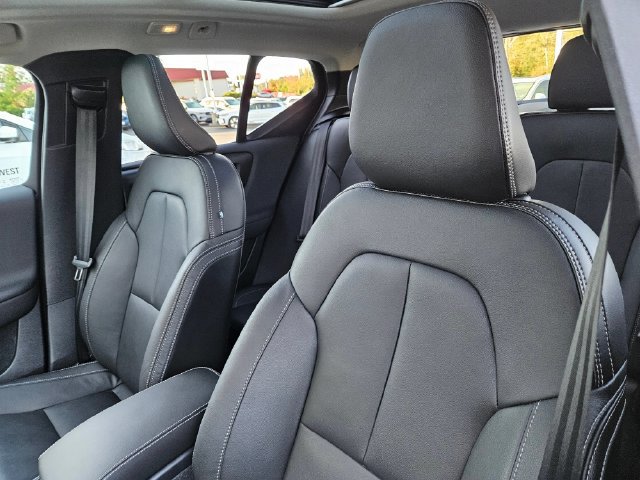 Certified 2024 Volvo XC40 B5 Plus w/ Protection Package Premier AWD/4WD image 19