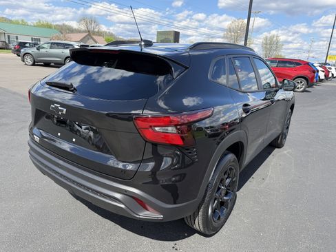 New 2026 Chevrolet Trax LT w/ Driver Confidence Package FWD image 3
