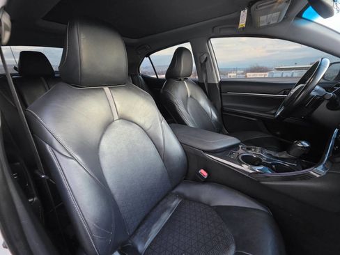 Used 2020 Toyota Camry XSE image 4