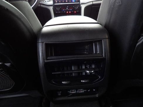 Used 2023 Jeep Grand Cherokee Limited image 16