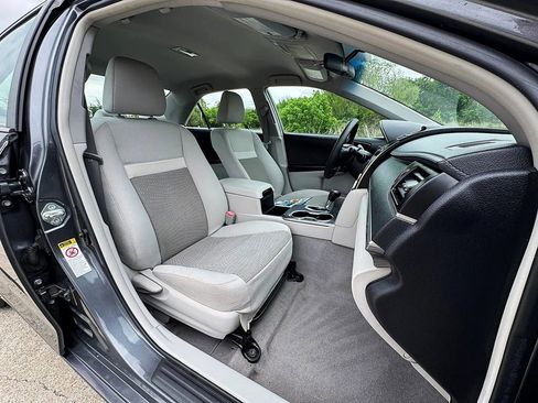 Used 2012 Toyota Camry LE image 18