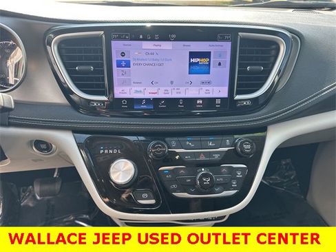 Certified 2023 Chrysler Pacifica Touring-L image 20