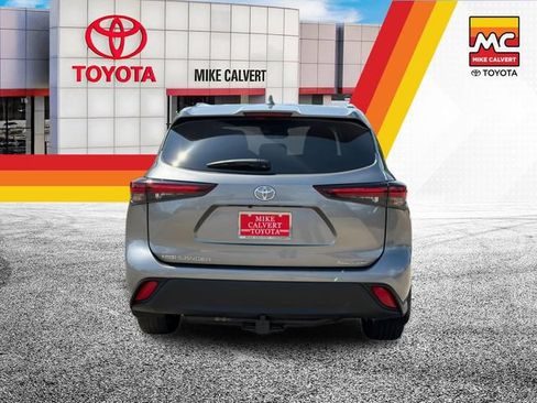 Used 2025 Toyota Highlander XLE AWD/4WD image 7