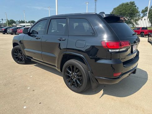 Used 2022 Jeep Grand Cherokee Laredo X AWD/4WD image 5