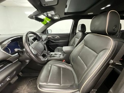 Used 2022 Chevrolet Traverse Premier w/ Redline Edition AWD/4WD image 18