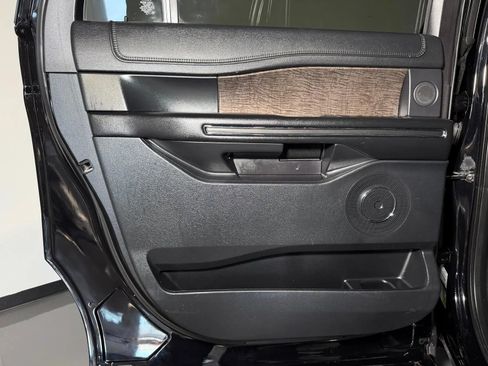 Used 2019 Ford Expedition Max Limited RWD image 21