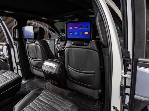 Used 2025 Cadillac Escalade ESV Sport Platinum image 32