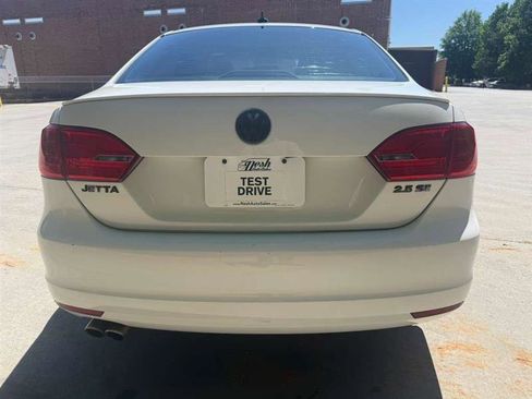 Used 2011 Volkswagen Jetta SE FWD image 3