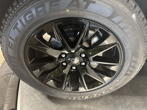 Used 2022 Chevrolet Tahoe Z71 w/ Off-Road Capability Package image 10