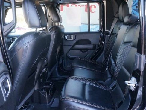 Used 2021 Jeep Gladiator Overland image 33