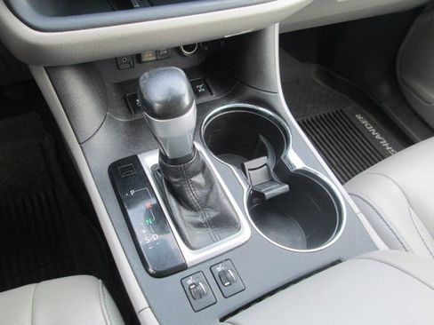 Used 2018 Toyota Highlander XLE image 18