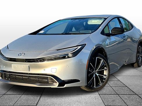 Used 2023 Toyota Prius XLE image 3