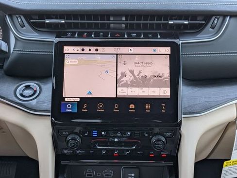 New 2025 Jeep Grand Cherokee Limited w/ Luxury Tech Group II RWD image 18