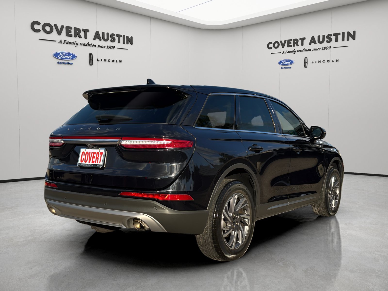 Used 2024 Lincoln Corsair FWD w/ Equipment Group 101A image 5