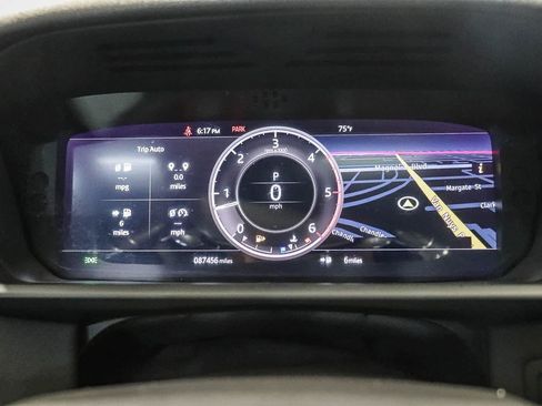 Used 2018 Land Rover Discovery HSE AWD/4WD image 25