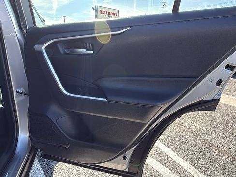 Used 2021 Toyota RAV4 XLE AWD/4WD image 15
