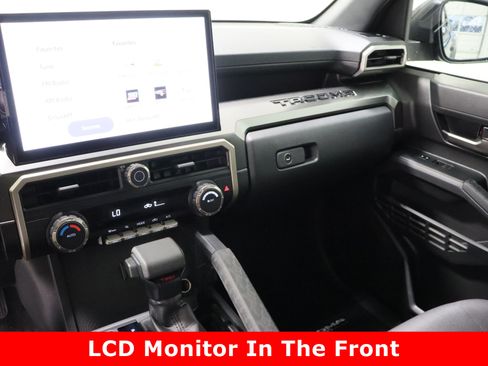 Used 2025 Toyota Tacoma TRD Off-Road image 15