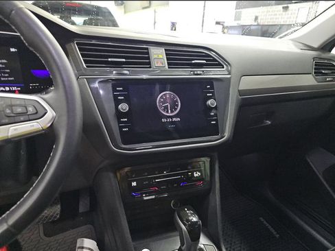 Used 2023 Volkswagen Tiguan SE image 12