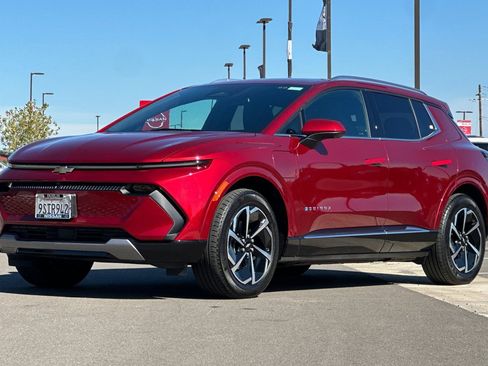 Used 2025 Chevrolet Equinox EV LT w/ Convenience Package image 8