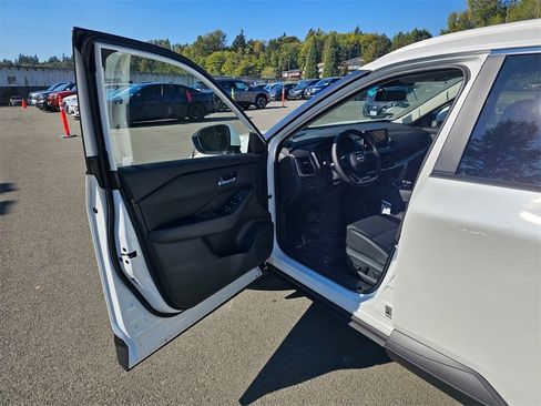 New 2025 Nissan Rogue SV w/ SV Premium Package image 19