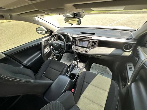 Used 2018 Toyota RAV4 XLE FWD image 10