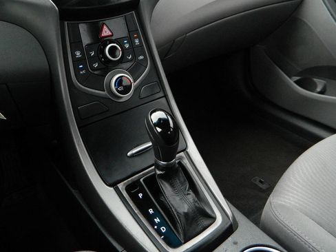 Used 2016 Hyundai Elantra SE image 20