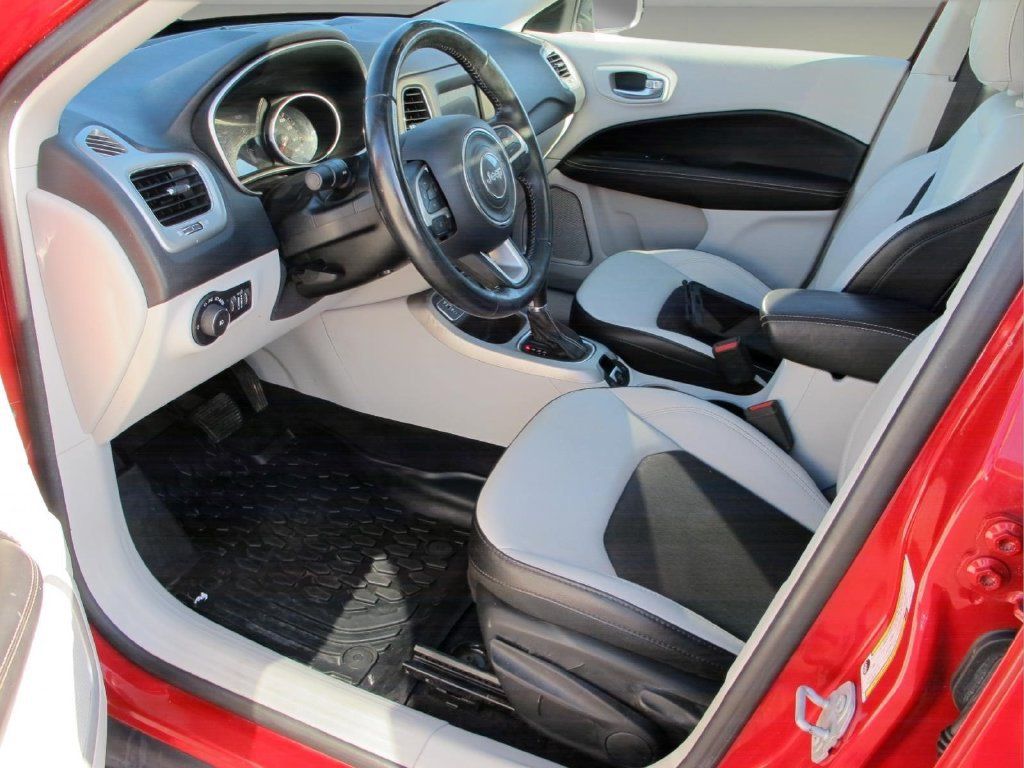 Used 2018 Jeep Compass Latitude w/ Popular Equipment Group FWD image 10