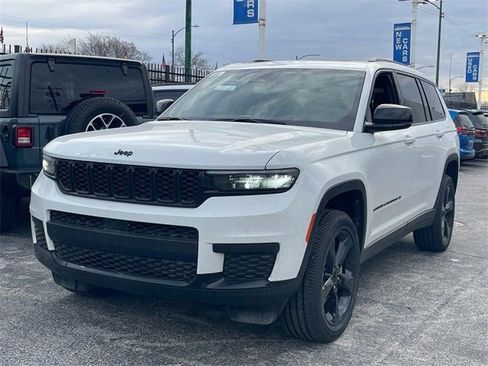 New 2025 Jeep Grand Cherokee L Altitude AWD/4WD image 2