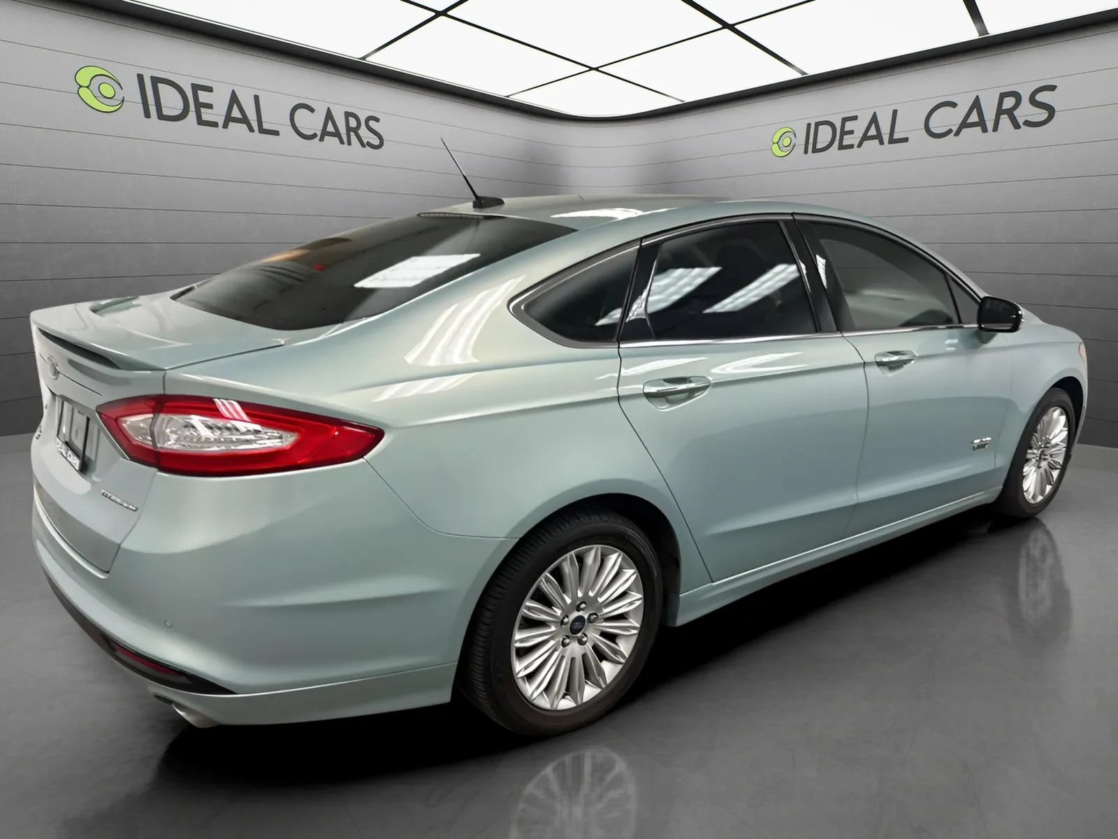 Used 2013 Ford Fusion Energi Titanium FWD image 5