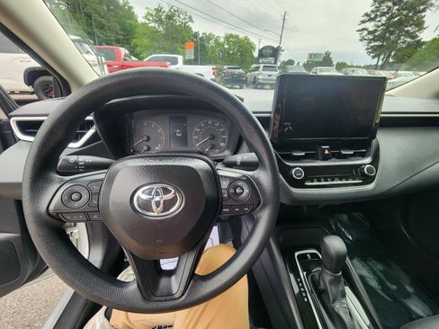 Used 2025 Toyota Corolla LE FWD image 17