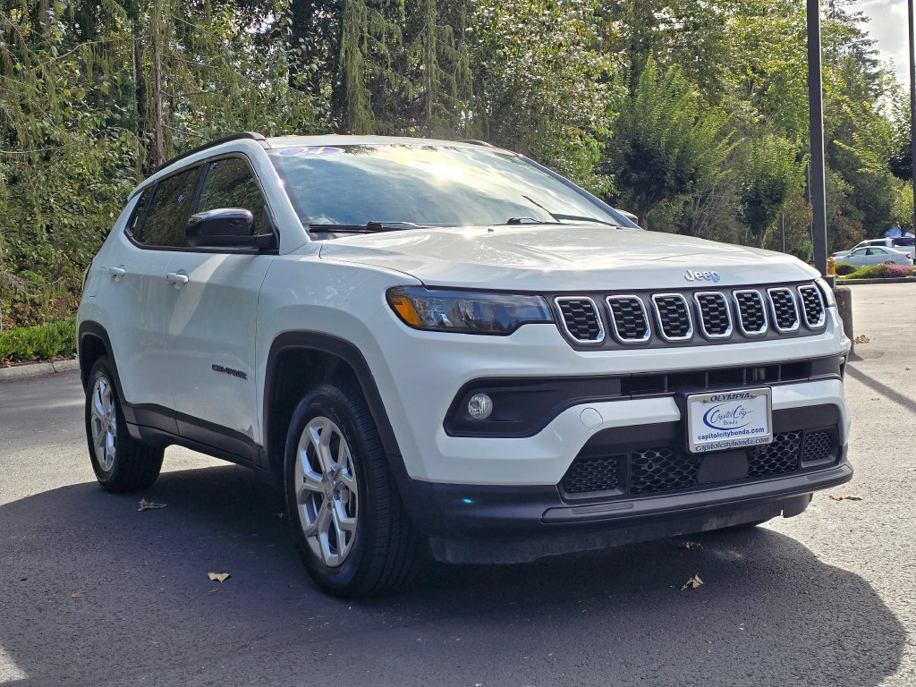 Used 2024 Jeep Compass Latitude AWD/4WD image 3