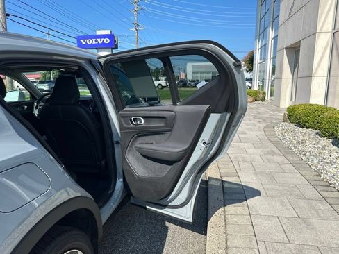 Used 2025 Volvo XC40 B5 Plus AWD/4WD image 15