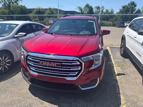 Used 2022 GMC Terrain SLE w/ Driver Convenience Package AWD/4WD image 3