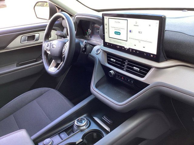 Used 2025 Ford Explorer Active AWD/4WD image 22