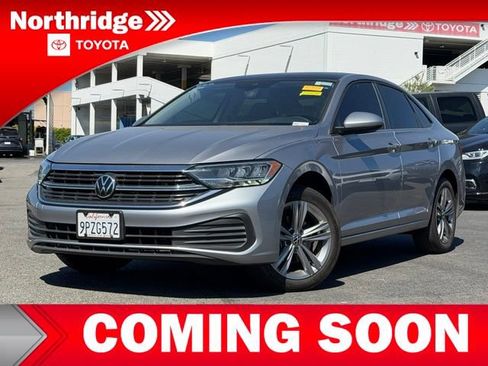 Used 2024 Volkswagen Jetta SE w/ Panoramic Sunroof Package FWD image 3