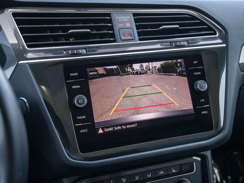 Used 2020 Volkswagen Tiguan SE w/ Panoramic Sunroof Package FWD image 22