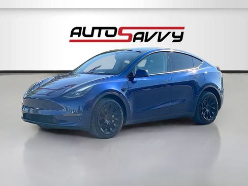 Used 2024 Tesla Model Y Long Range AWD/4WD image 3