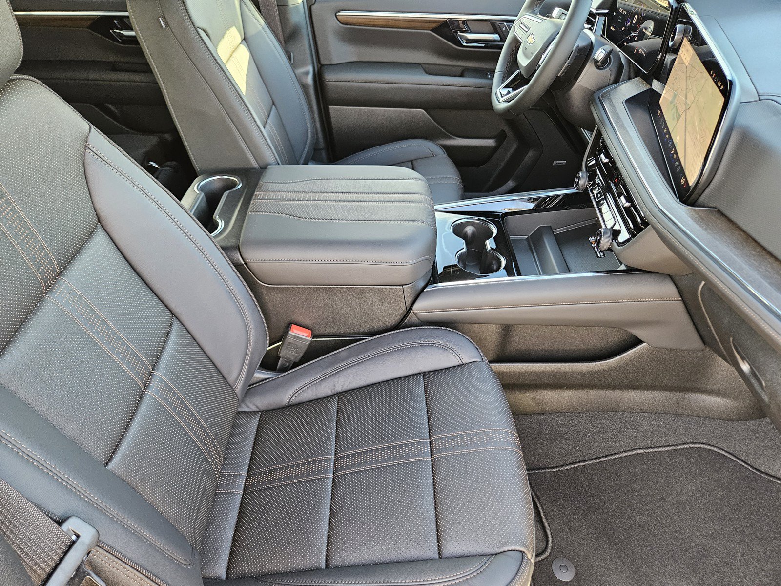 New 2026 Chevrolet Tahoe High Country w/ Sun And Tow Package RWD image 10