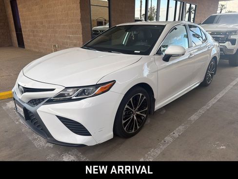 Used 2019 Toyota Camry SE w/ Convenience Package FWD image 1