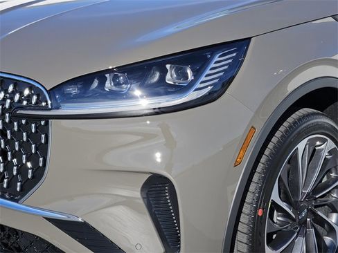 New 2026 Lincoln Aviator Reserve image 8