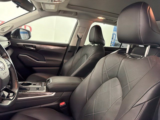 Used 2021 Toyota Highlander Platinum AWD/4WD image 23