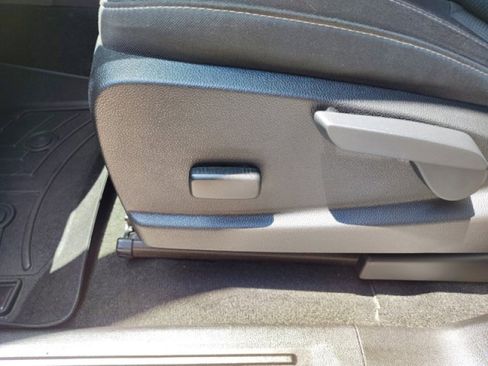 Used 2018 Chevrolet Colorado LT w/ LT Convenience Package image 12