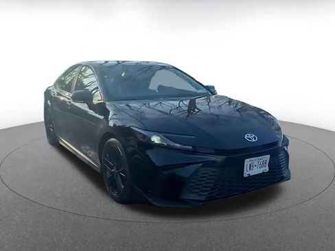 Used 2025 Toyota Camry SE image 3