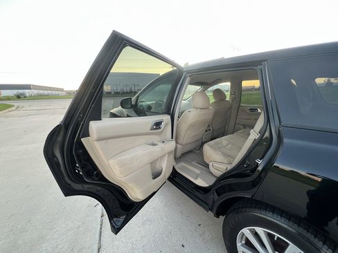 Used 2014 Nissan Pathfinder S image 15