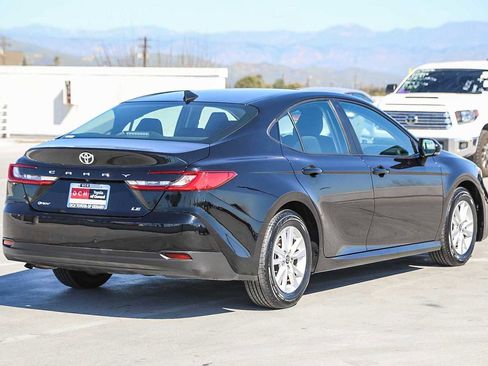 Used 2025 Toyota Camry LE image 5
