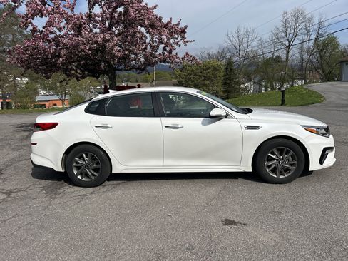 Used 2019 Kia Optima LX image 2