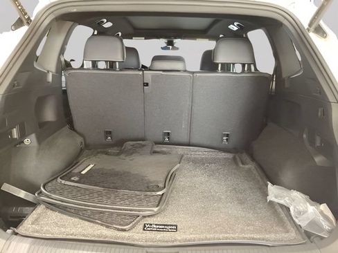 Certified 2024 Volkswagen Tiguan SEL R-Line AWD/4WD image 16